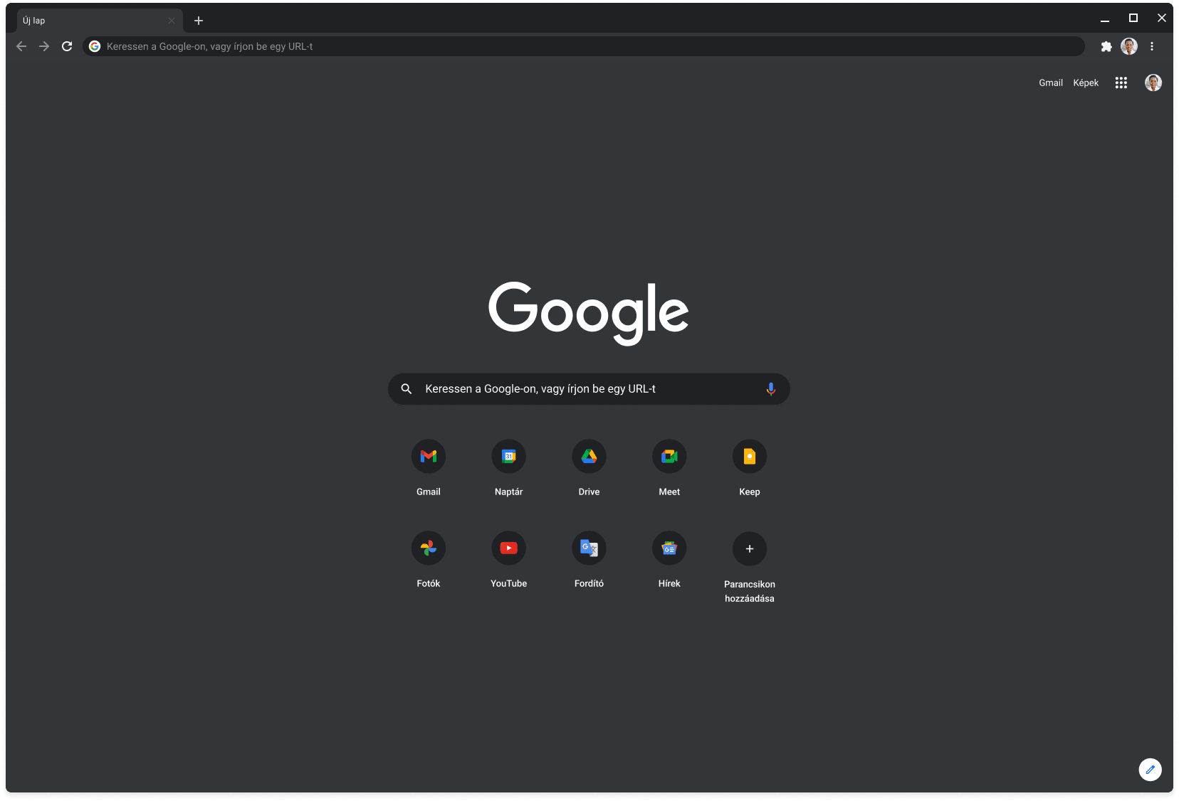 A képen a sötét módban lévő Chrome-böngészőablakban a google.com látható.